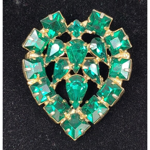 Vintage Emerald Green Rhinestone Heart Prong Set Gold Tone Brooch - Picture 16 of 16